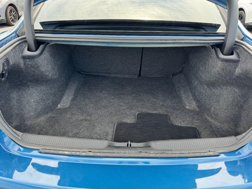 Dodge Charger Vehicle Full-screen Gallery Image 06