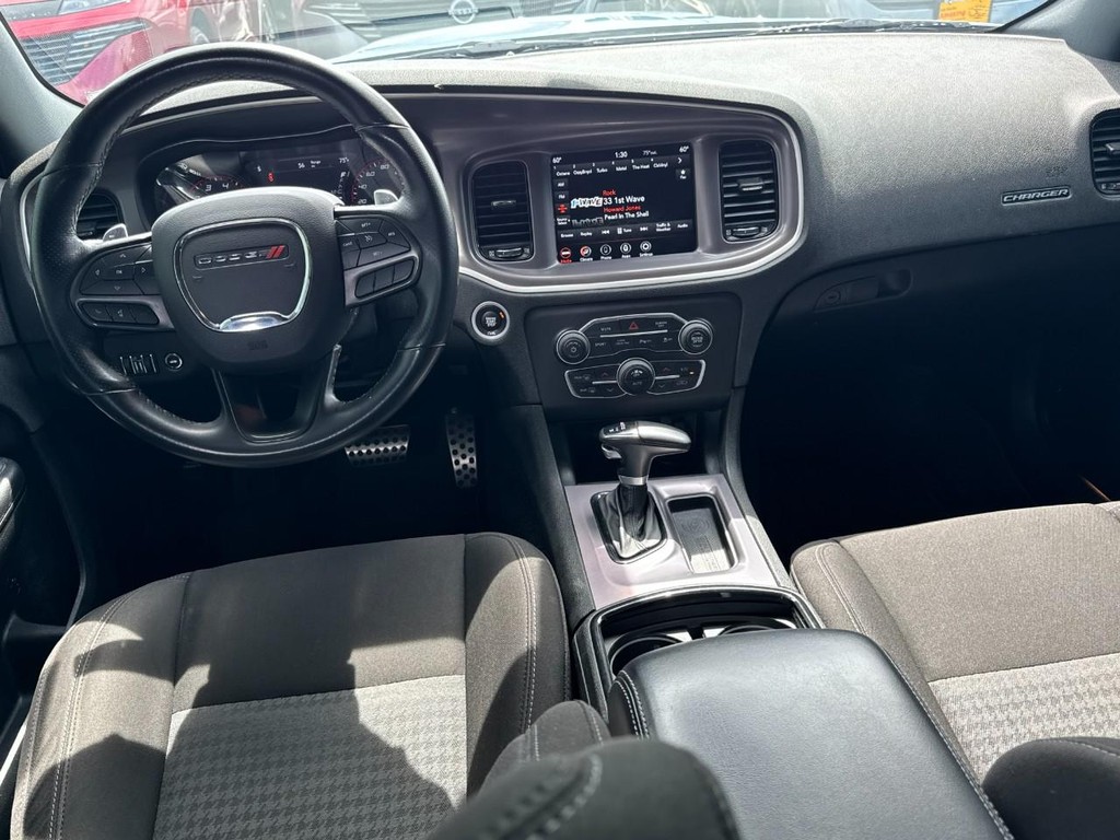 Dodge Charger Vehicle Full-screen Gallery Image 11