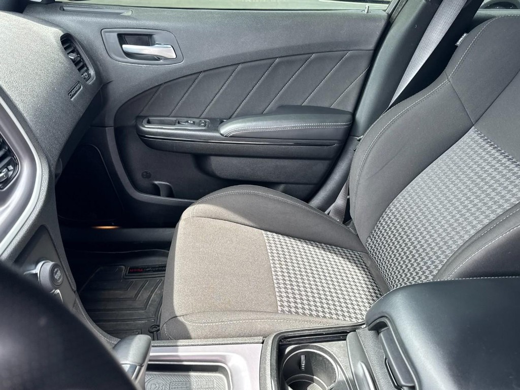 Dodge Charger Vehicle Full-screen Gallery Image 13