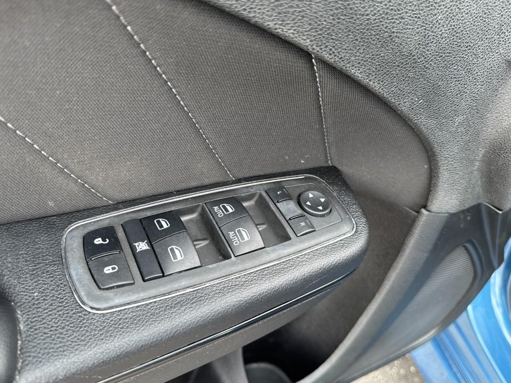 Dodge Charger Vehicle Full-screen Gallery Image 15