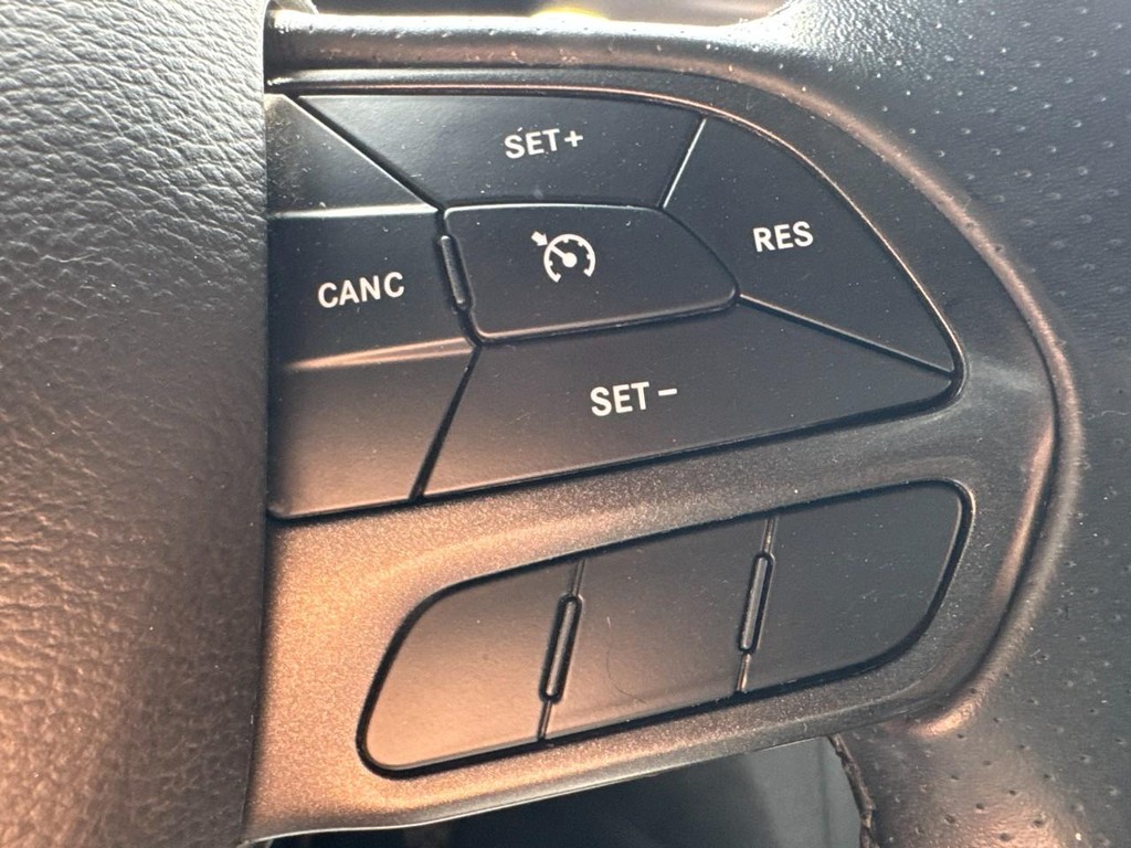 Dodge Charger Vehicle Full-screen Gallery Image 17