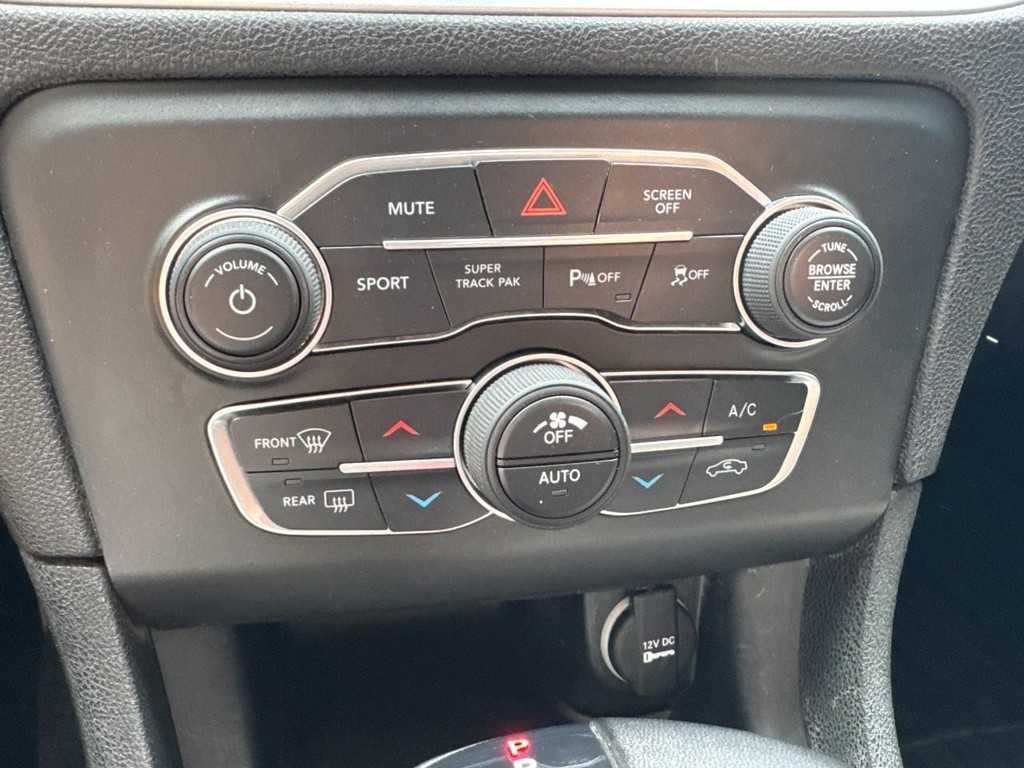 Dodge Charger Vehicle Full-screen Gallery Image 18