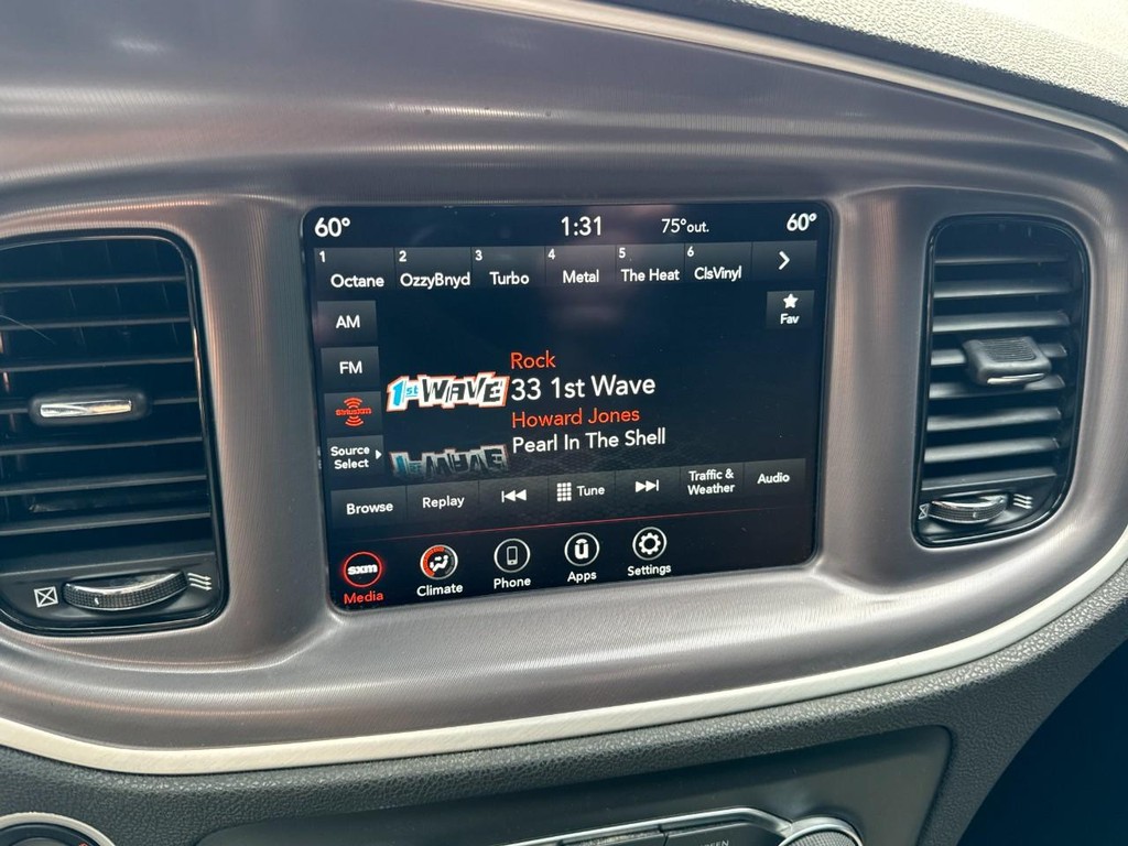 Dodge Charger Vehicle Full-screen Gallery Image 19