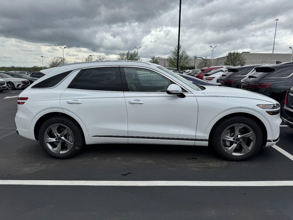 Genesis GV70 Vehicle Full-screen Gallery Image 02