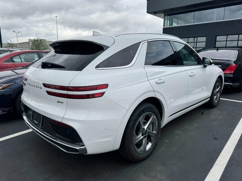 Genesis GV70 Vehicle Full-screen Gallery Image 03