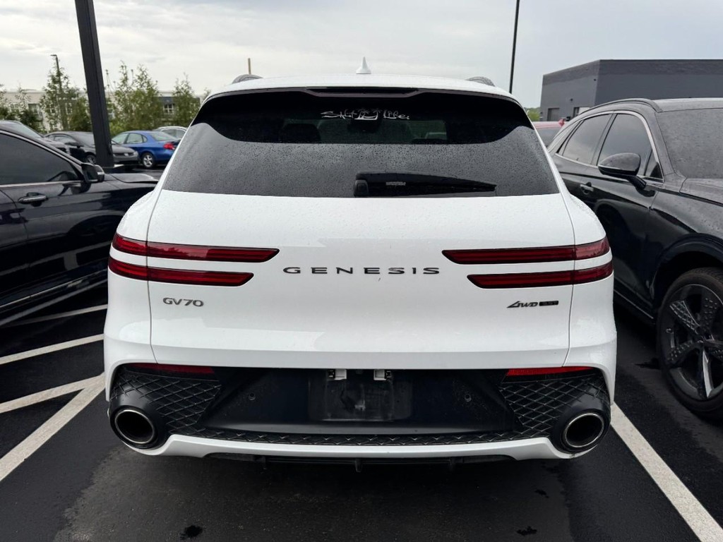 Genesis GV70 Vehicle Full-screen Gallery Image 03