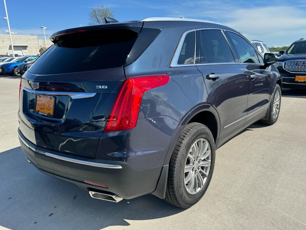 Cadillac XT5 Vehicle Full-screen Gallery Image 03