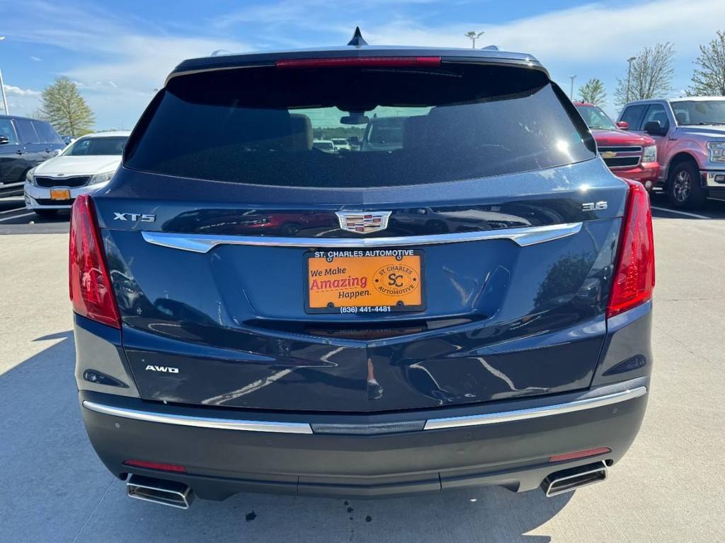 Cadillac XT5 Vehicle Full-screen Gallery Image 04