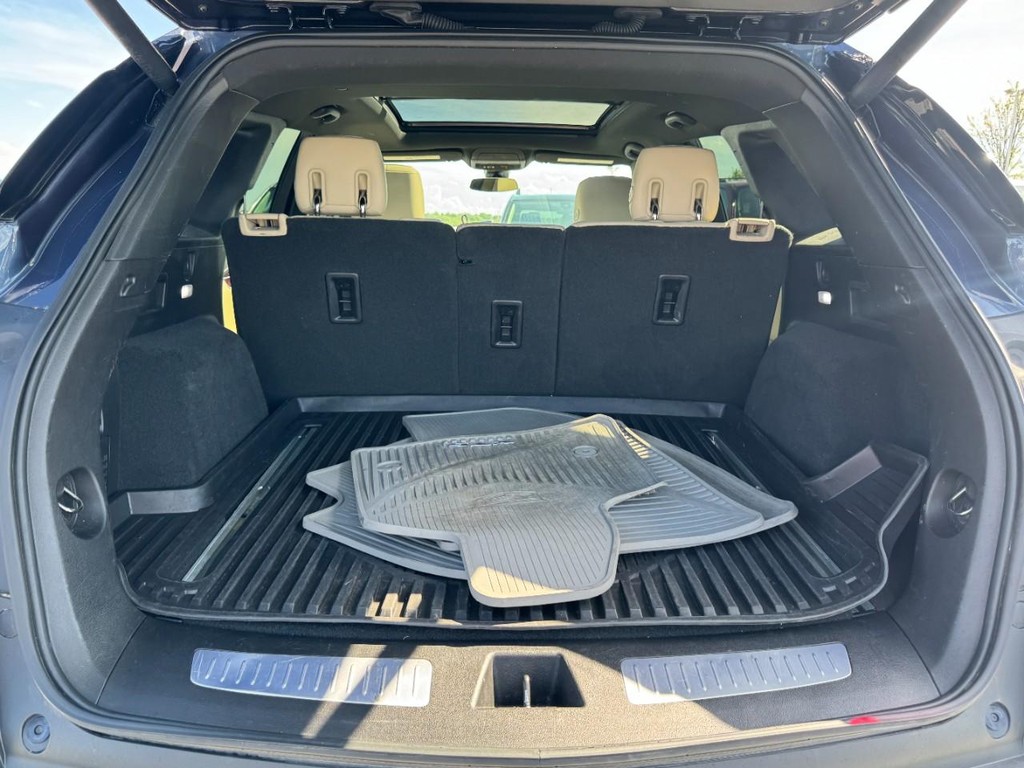 Cadillac XT5 Vehicle Full-screen Gallery Image 06