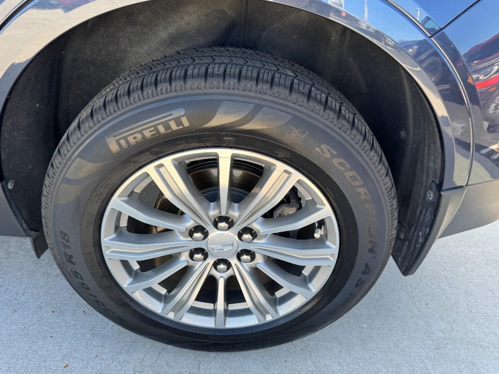 Cadillac XT5 Vehicle Full-screen Gallery Image 07