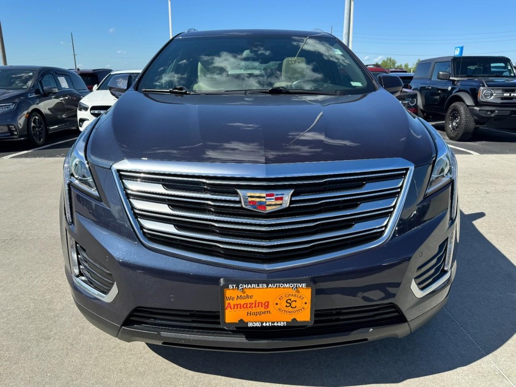 Cadillac XT5 Vehicle Full-screen Gallery Image 09