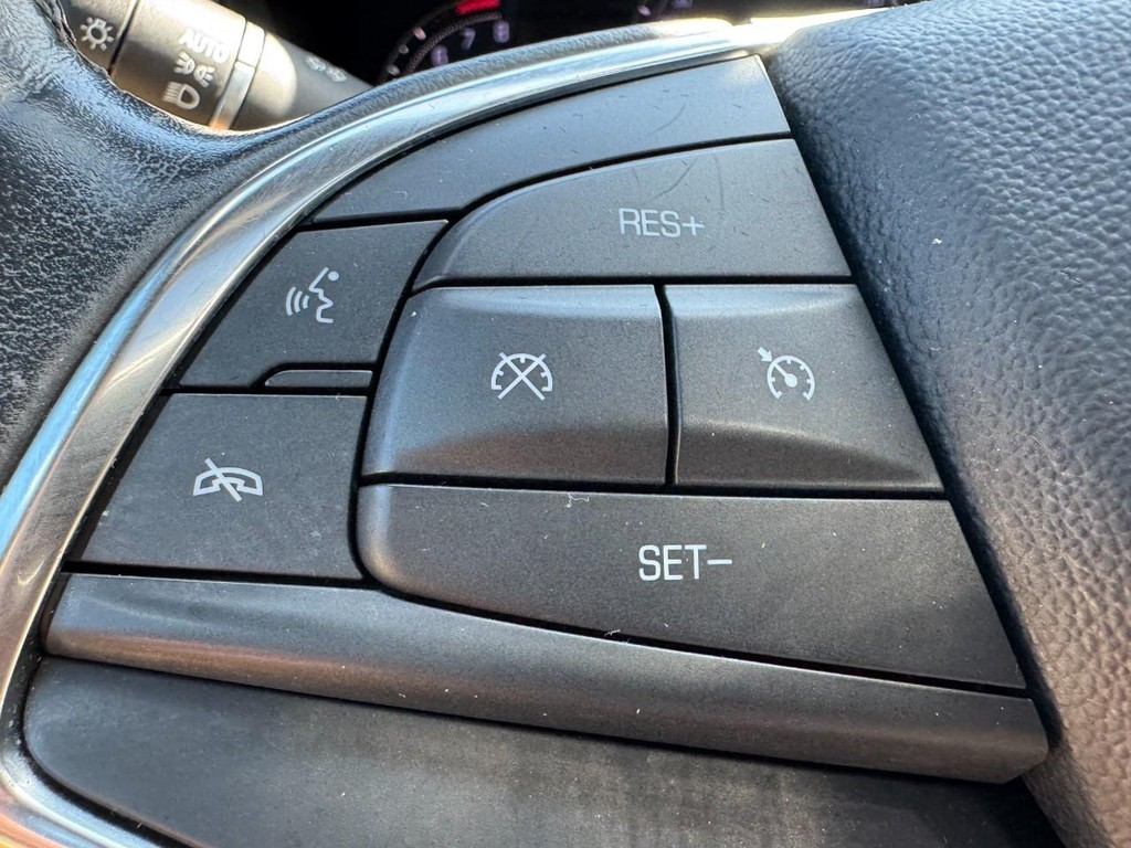 Cadillac XT5 Vehicle Full-screen Gallery Image 17