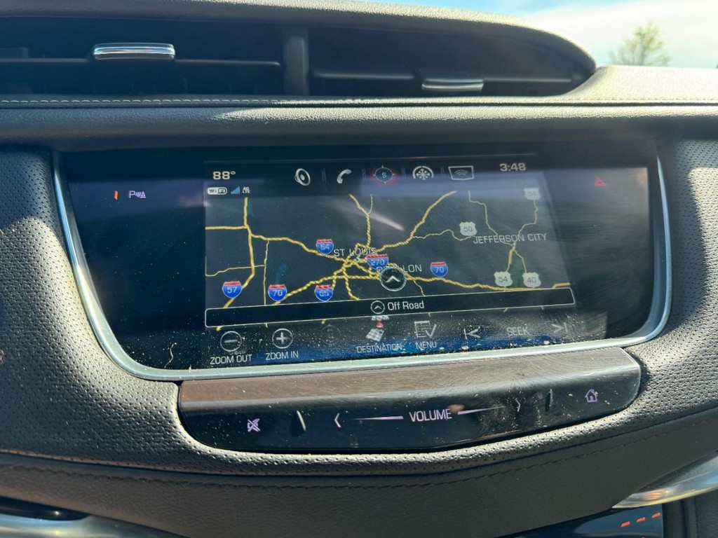 Cadillac XT5 Vehicle Full-screen Gallery Image 21