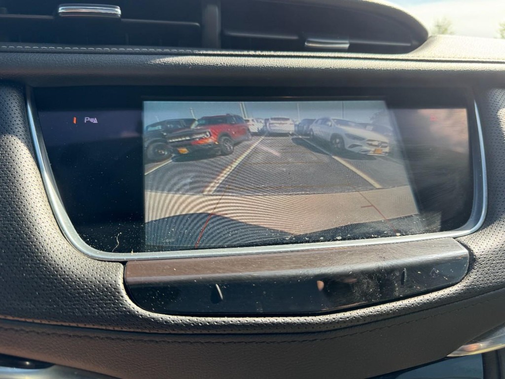 Cadillac XT5 Vehicle Full-screen Gallery Image 22