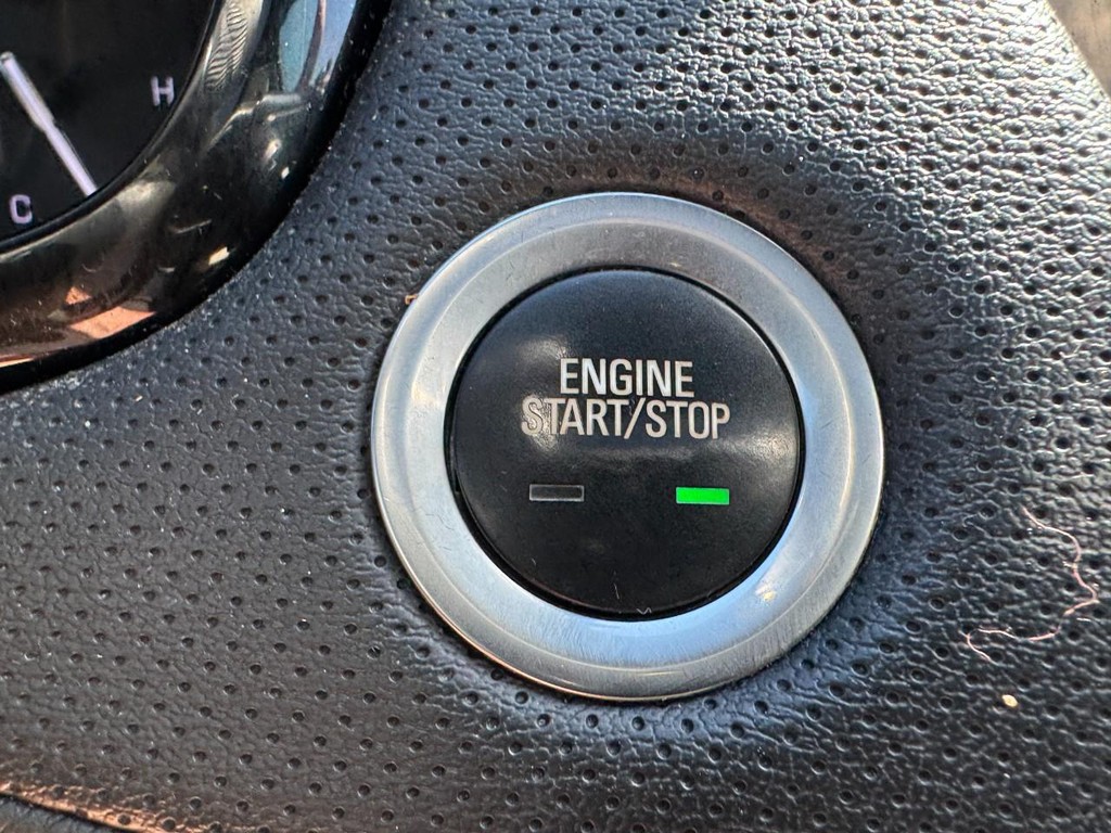 Cadillac XT5 Vehicle Full-screen Gallery Image 23