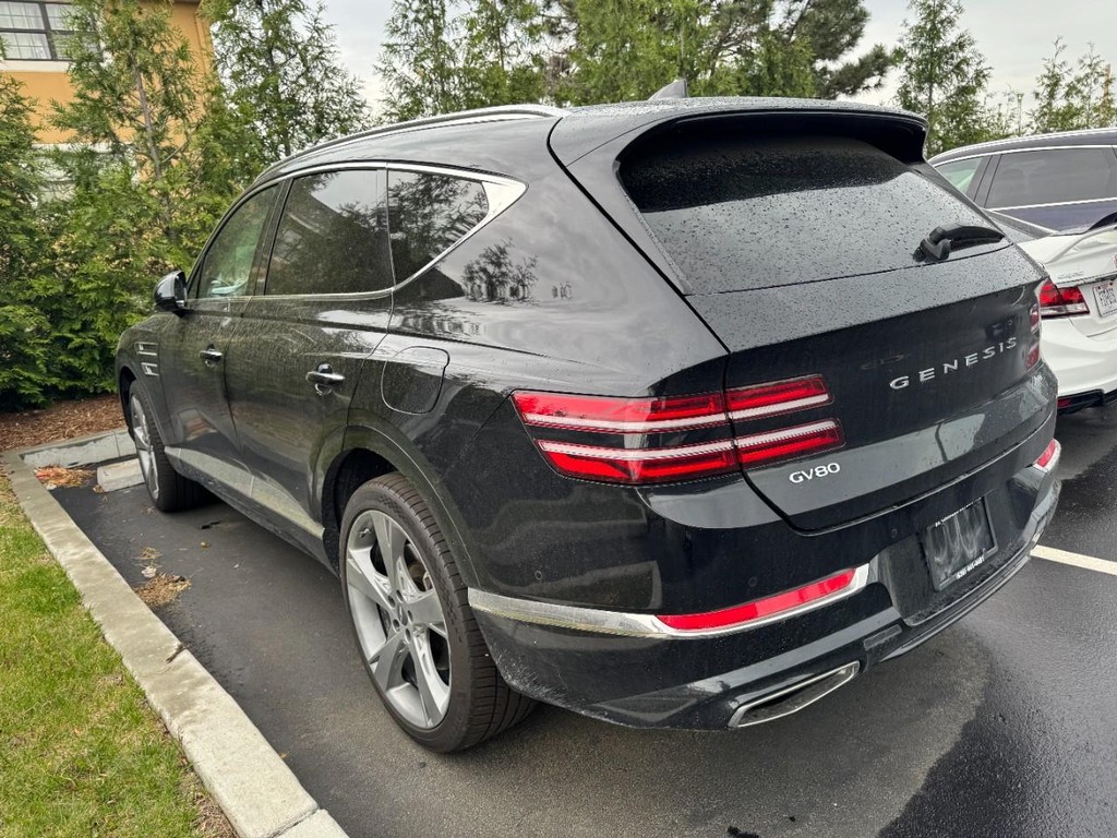 Genesis GV80 Vehicle Full-screen Gallery Image 04