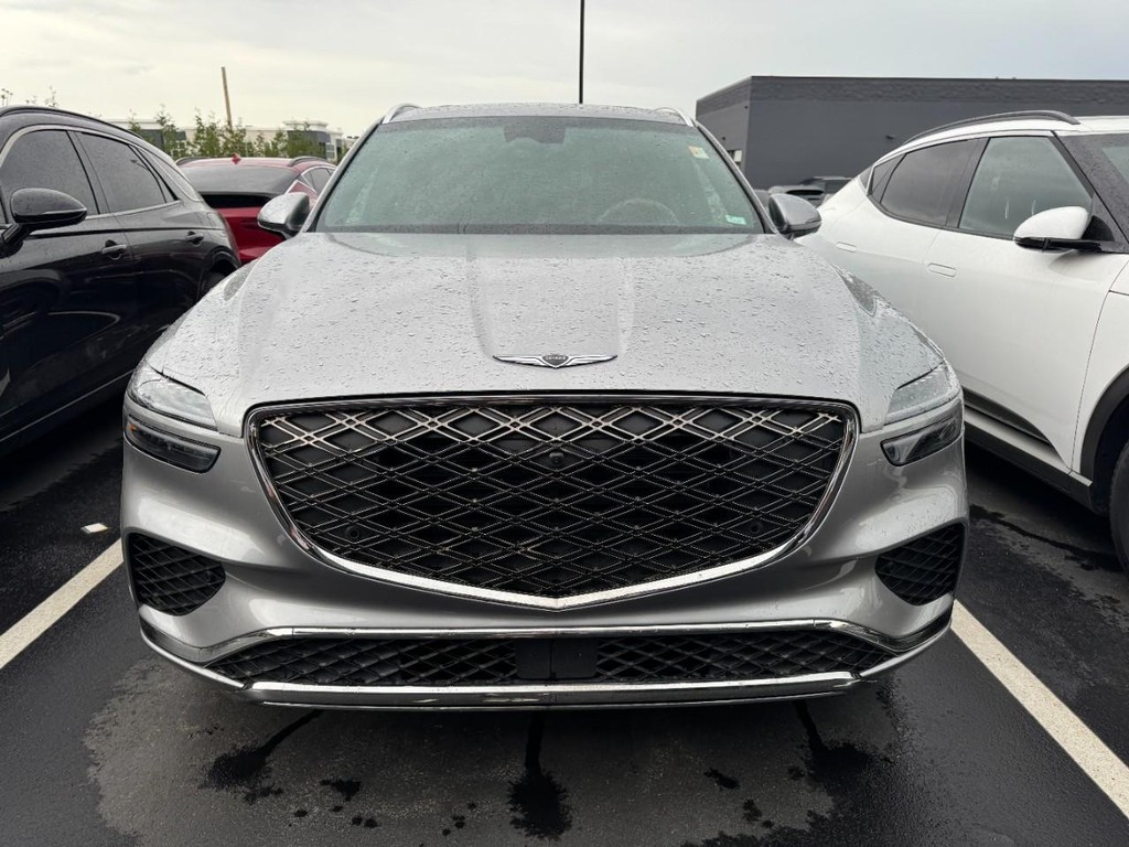 Genesis GV70 Vehicle Full-screen Gallery Image 02