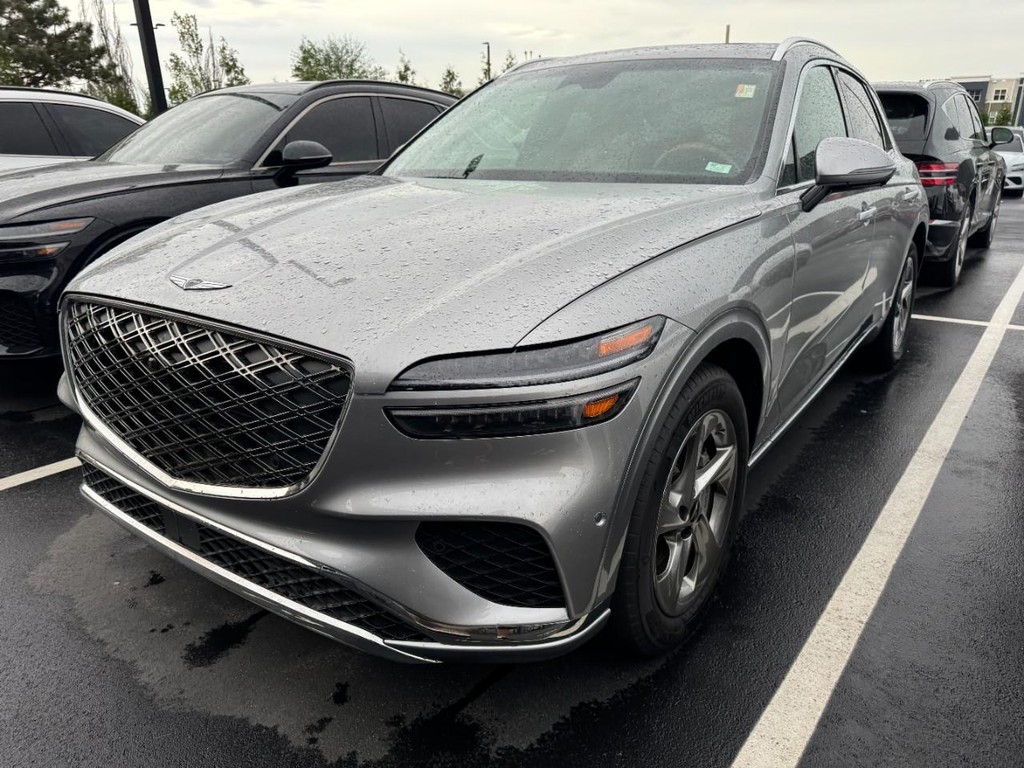 Genesis GV70 Vehicle Full-screen Gallery Image 03