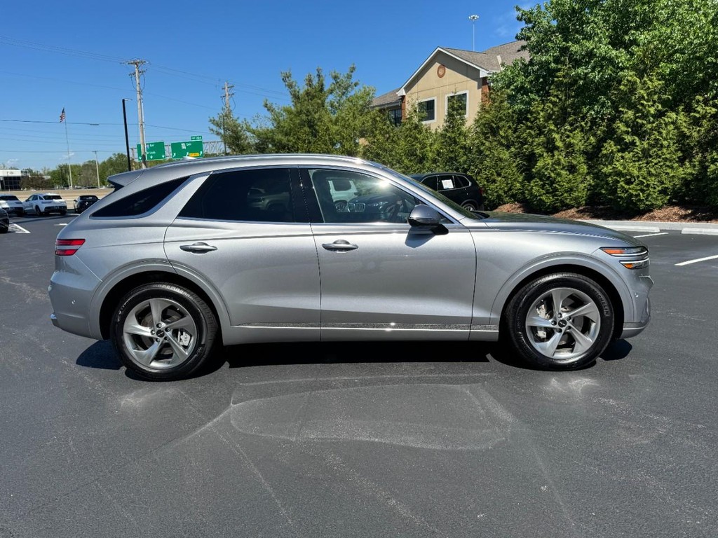 Genesis GV70 Vehicle Full-screen Gallery Image 02