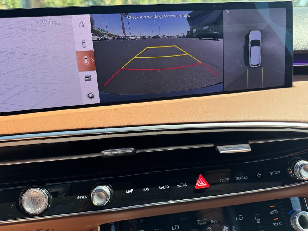 Genesis GV70 Vehicle Full-screen Gallery Image 23