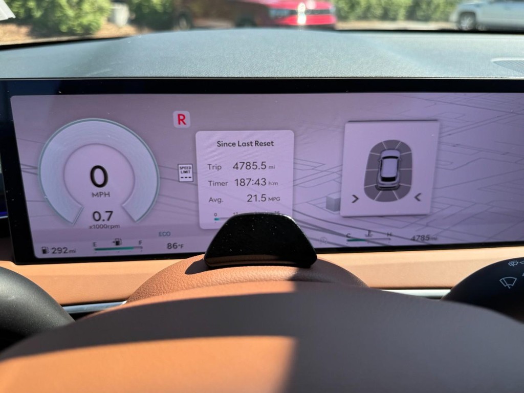 Genesis GV70 Vehicle Full-screen Gallery Image 25