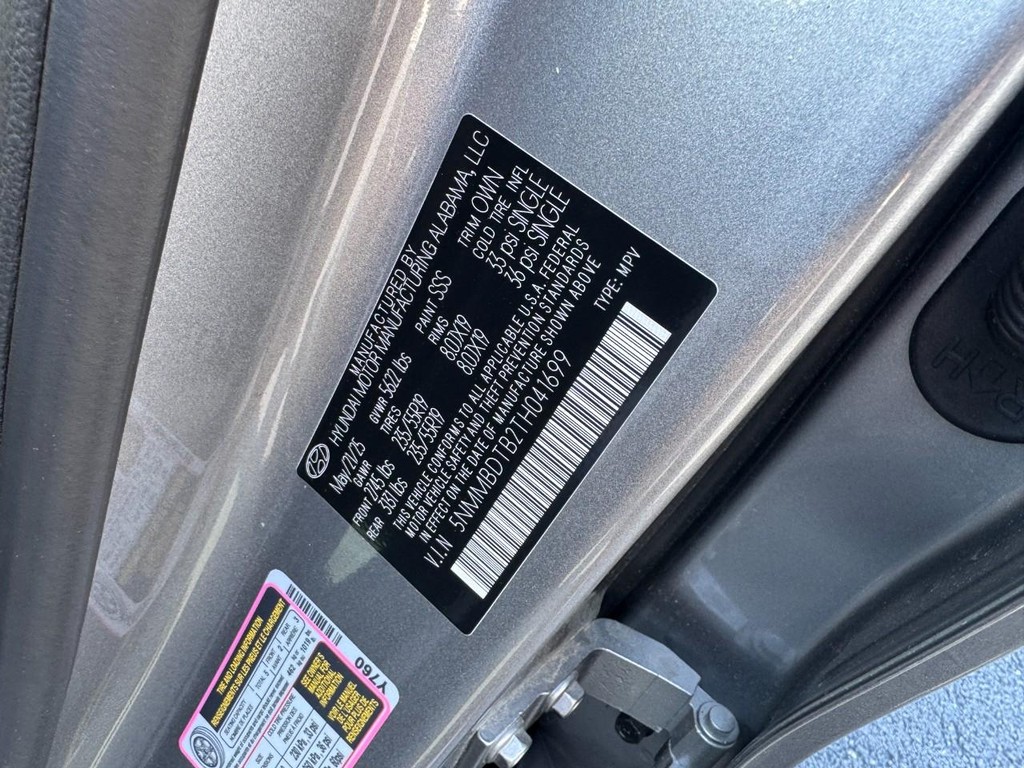 Genesis GV70 Vehicle Full-screen Gallery Image 26