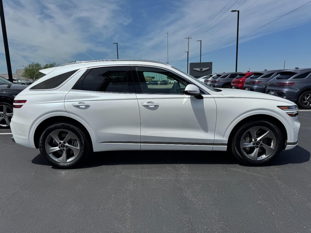 Genesis GV70 Vehicle Full-screen Gallery Image 02