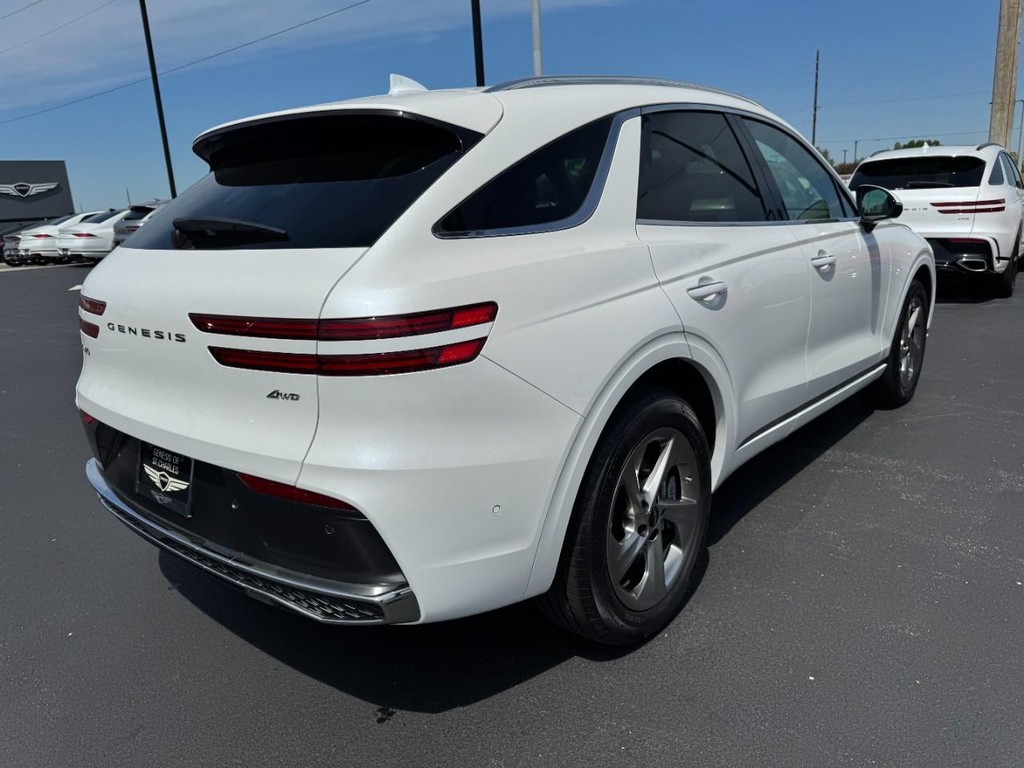 Genesis GV70 Vehicle Full-screen Gallery Image 03