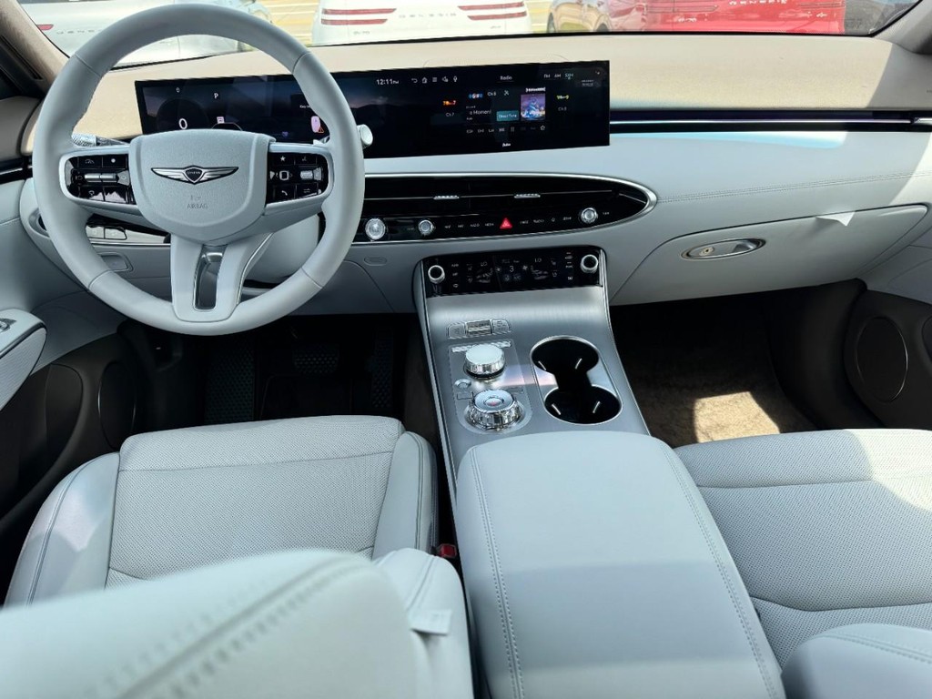 Genesis GV70 Vehicle Full-screen Gallery Image 12