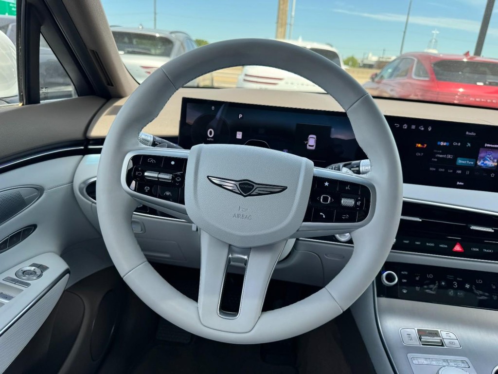 Genesis GV70 Vehicle Full-screen Gallery Image 13