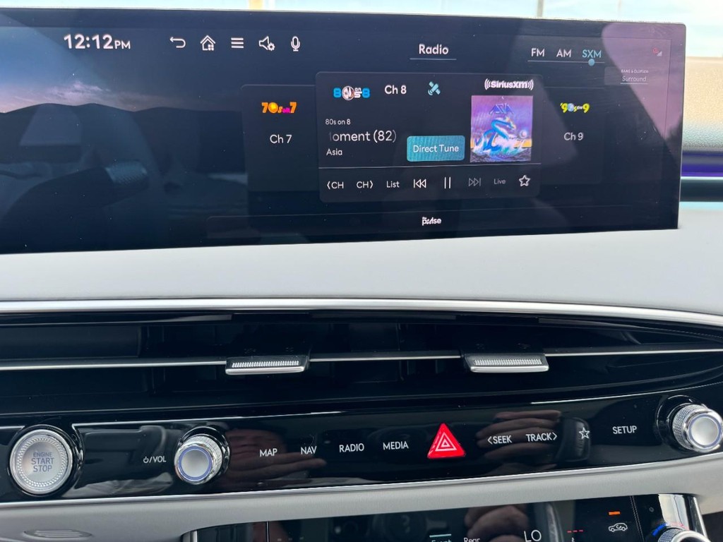 Genesis GV70 Vehicle Full-screen Gallery Image 21