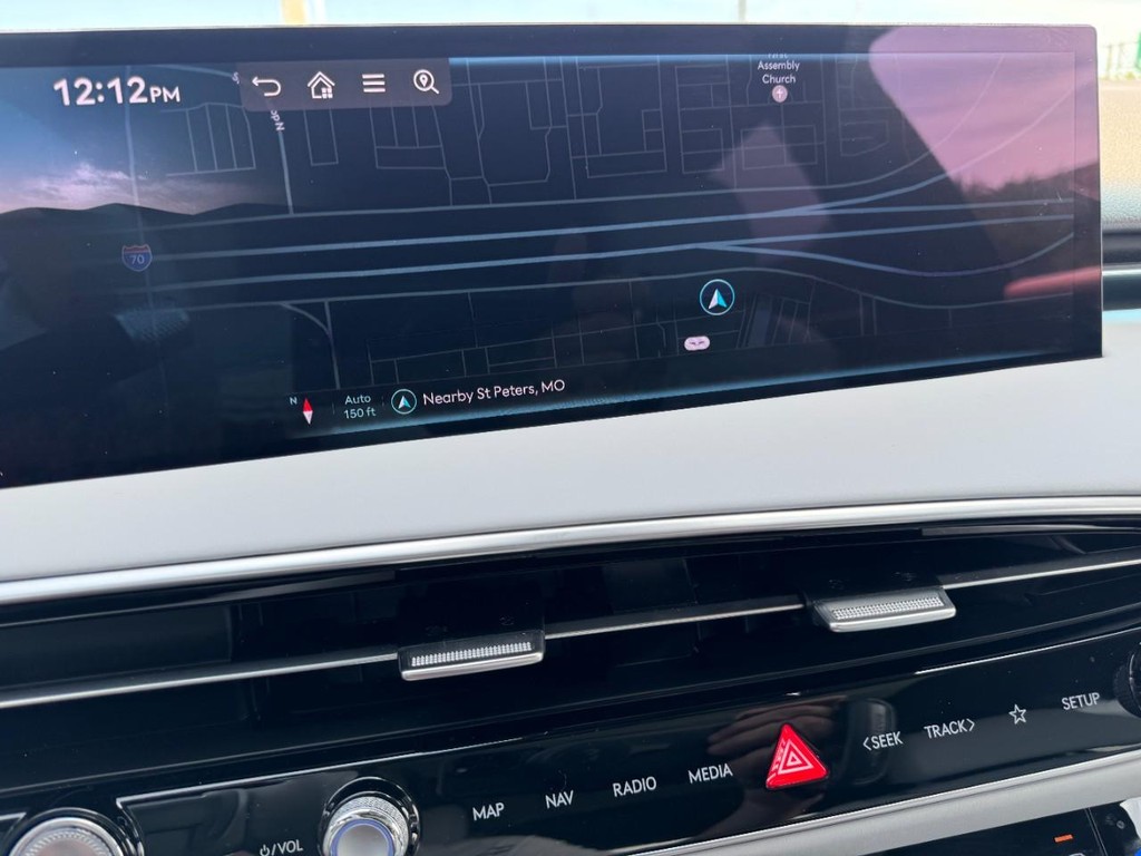 Genesis GV70 Vehicle Full-screen Gallery Image 22