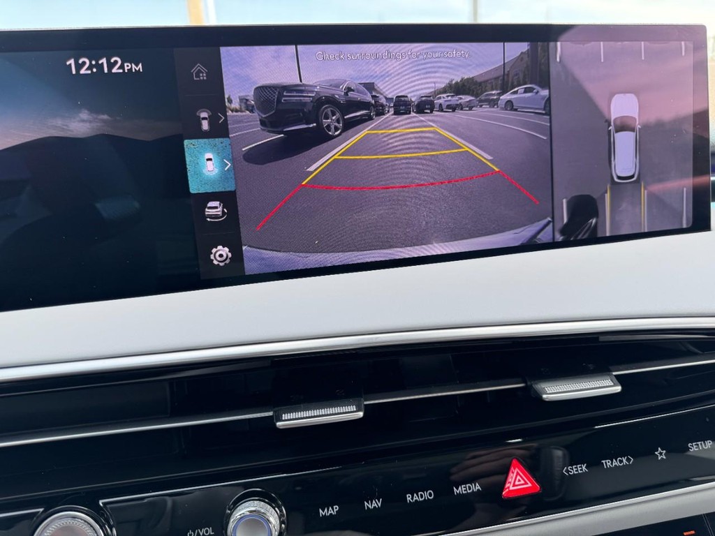 Genesis GV70 Vehicle Full-screen Gallery Image 23