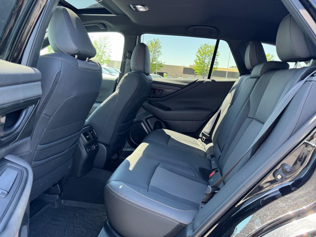 Subaru Outback Vehicle Full-screen Gallery Image 10