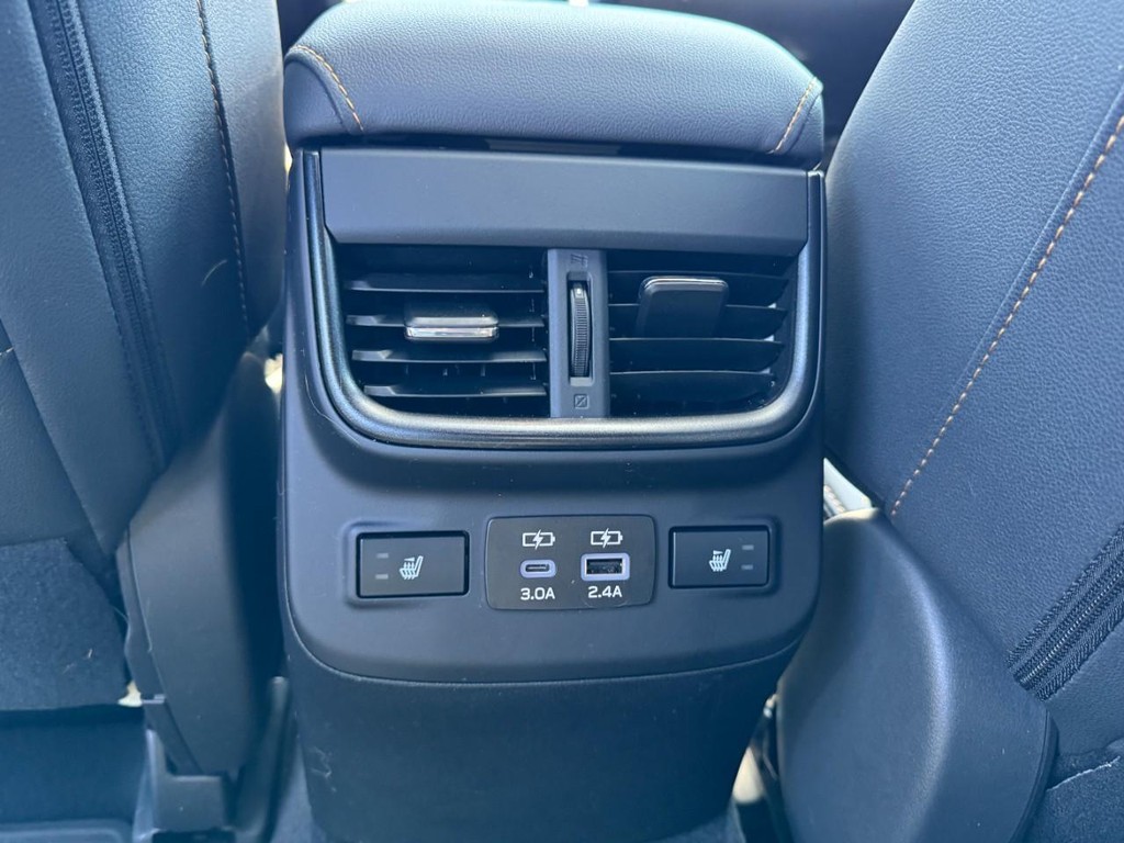 Subaru Outback Vehicle Full-screen Gallery Image 12