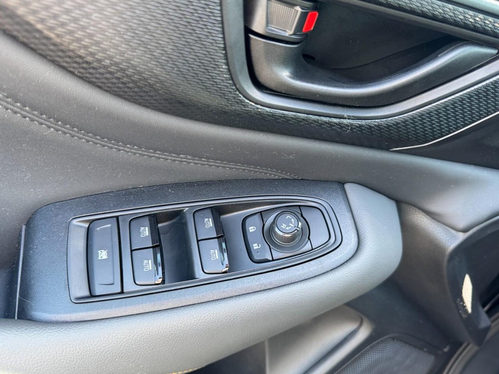 Subaru Outback Vehicle Full-screen Gallery Image 17