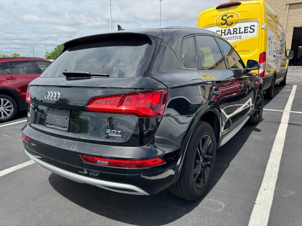 Audi Q5 Vehicle Full-screen Gallery Image 02