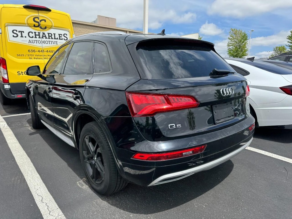 Audi Q5 Vehicle Full-screen Gallery Image 04