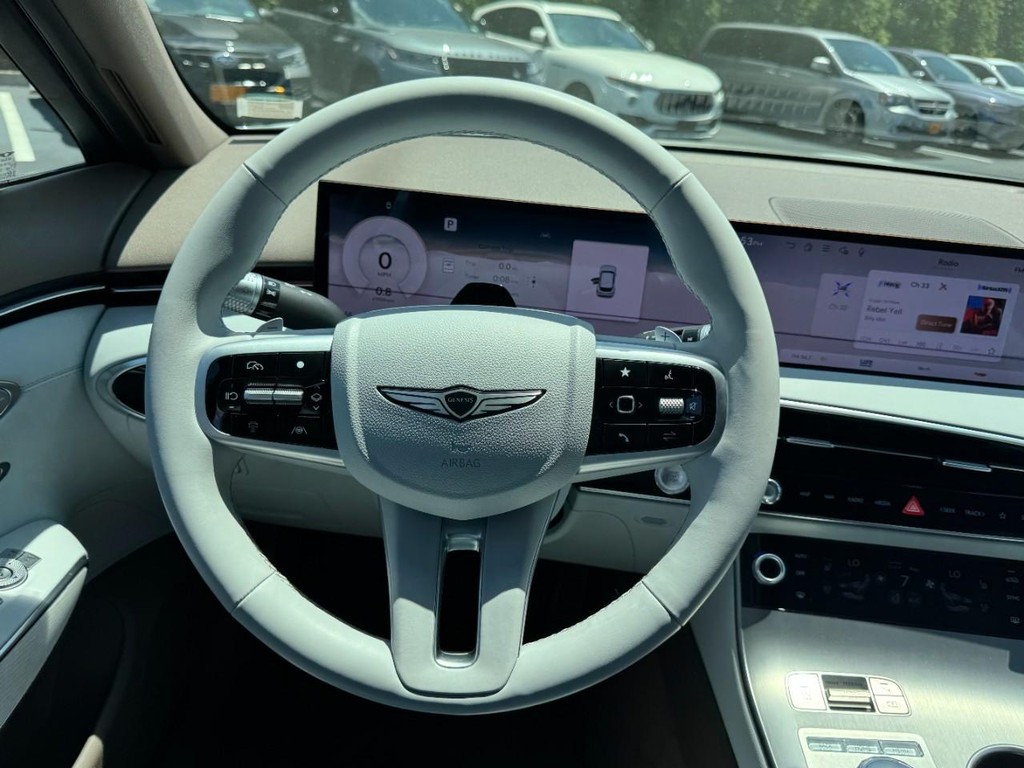 Genesis GV70 Vehicle Full-screen Gallery Image 13