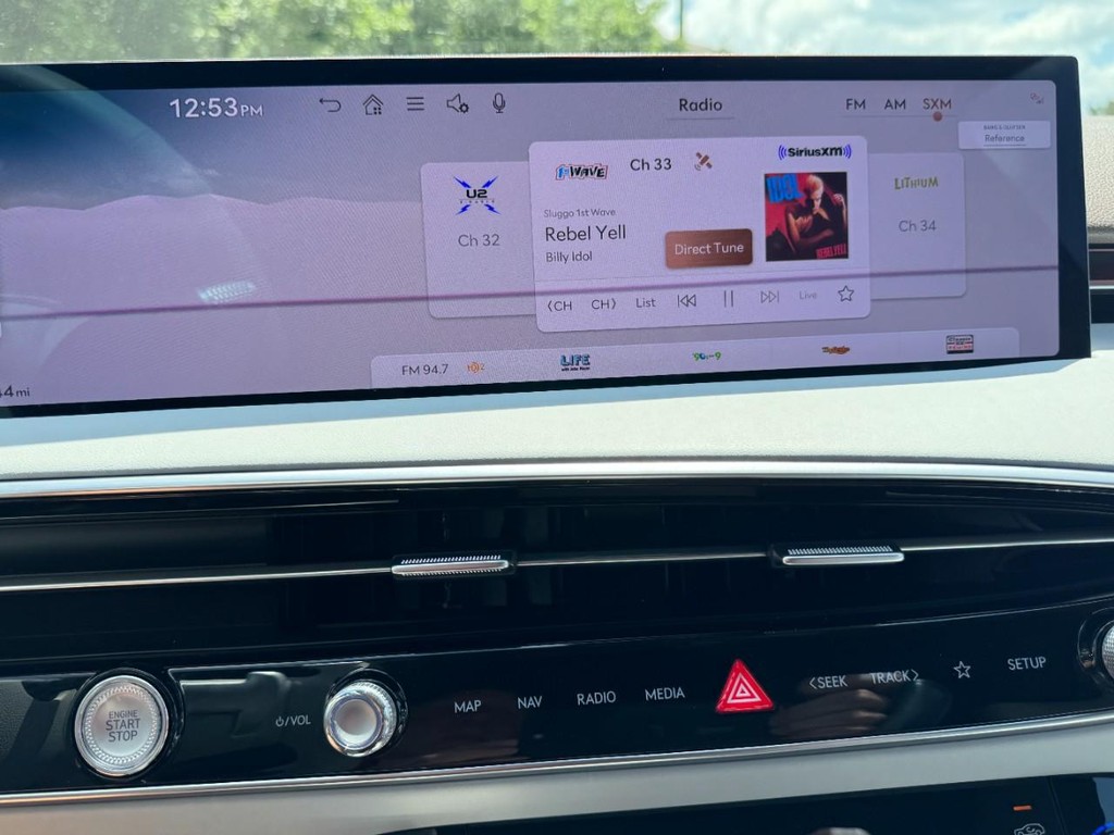 Genesis GV70 Vehicle Full-screen Gallery Image 21