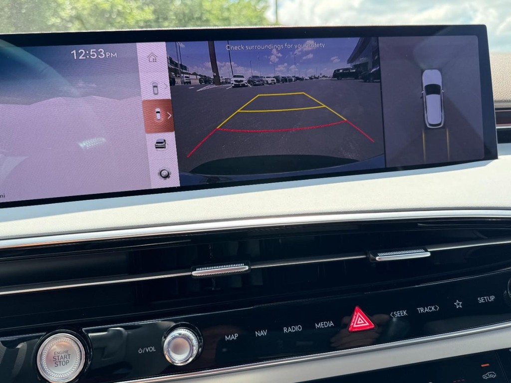 Genesis GV70 Vehicle Full-screen Gallery Image 23