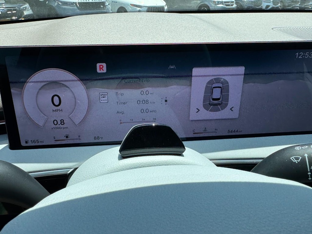 Genesis GV70 Vehicle Full-screen Gallery Image 25