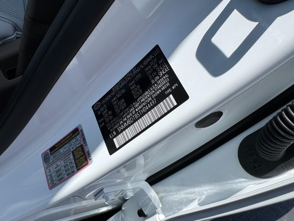 Genesis GV70 Vehicle Full-screen Gallery Image 26