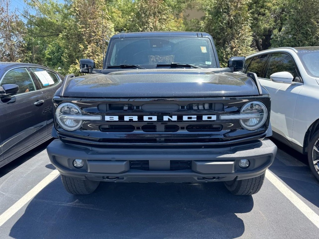 Ford Bronco Vehicle Full-screen Gallery Image 02