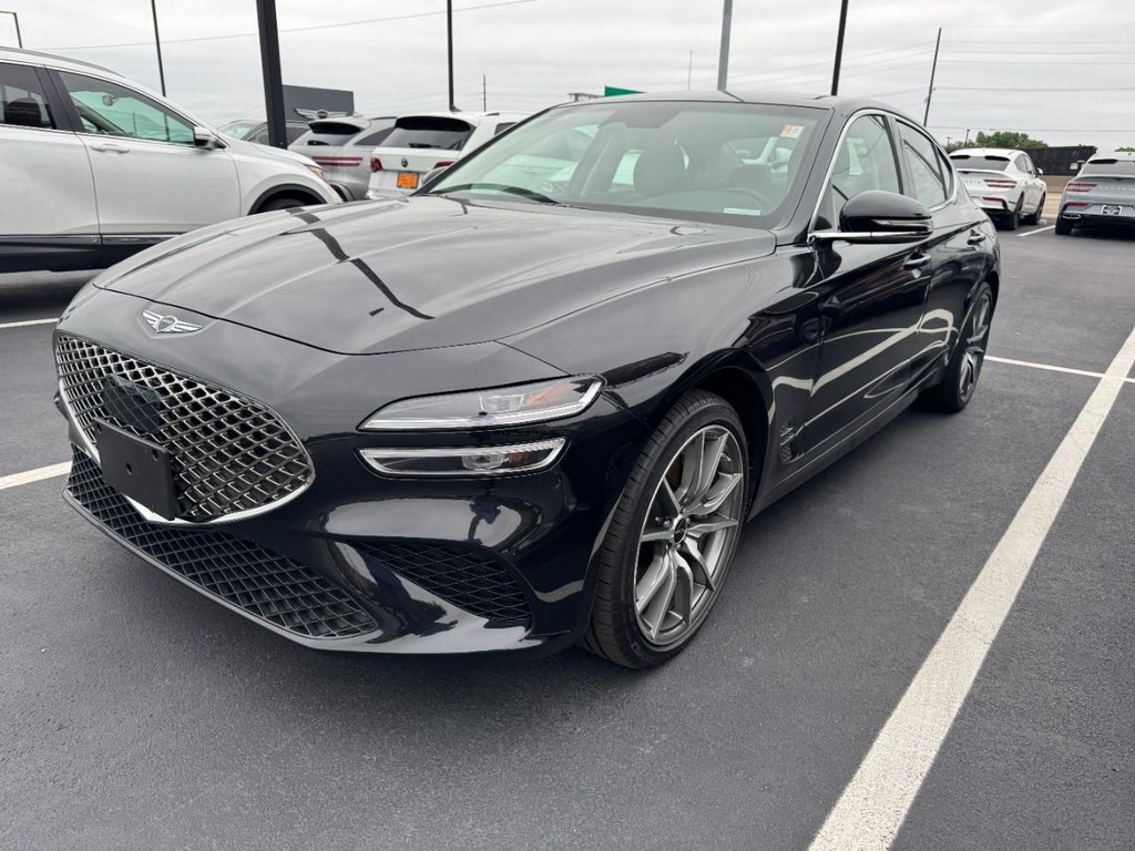 Genesis G70 Vehicle Full-screen Gallery Image 03