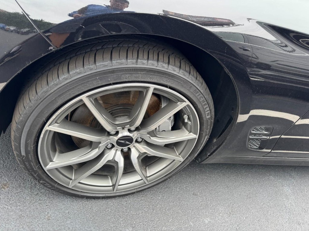 Genesis G70 Vehicle Full-screen Gallery Image 04