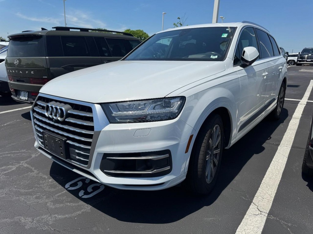 Audi Q7 Vehicle Full-screen Gallery Image 03