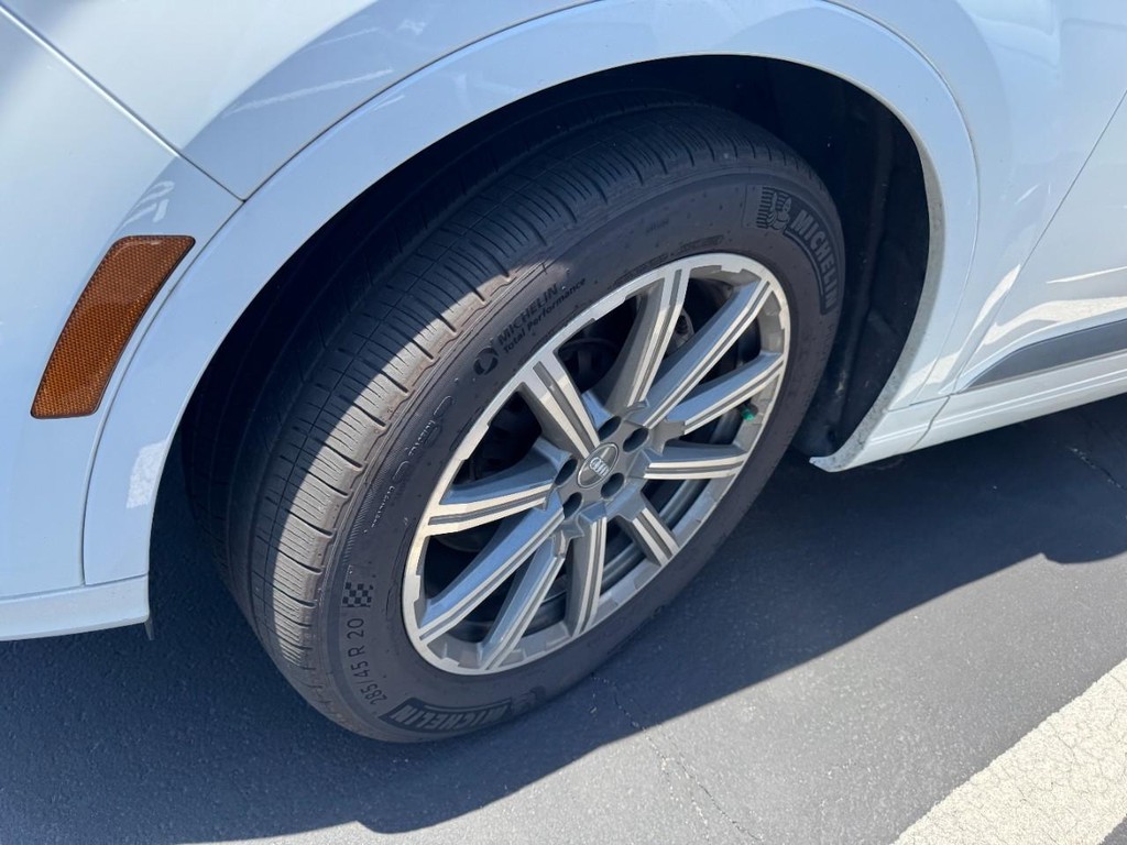 Audi Q7 Vehicle Full-screen Gallery Image 04
