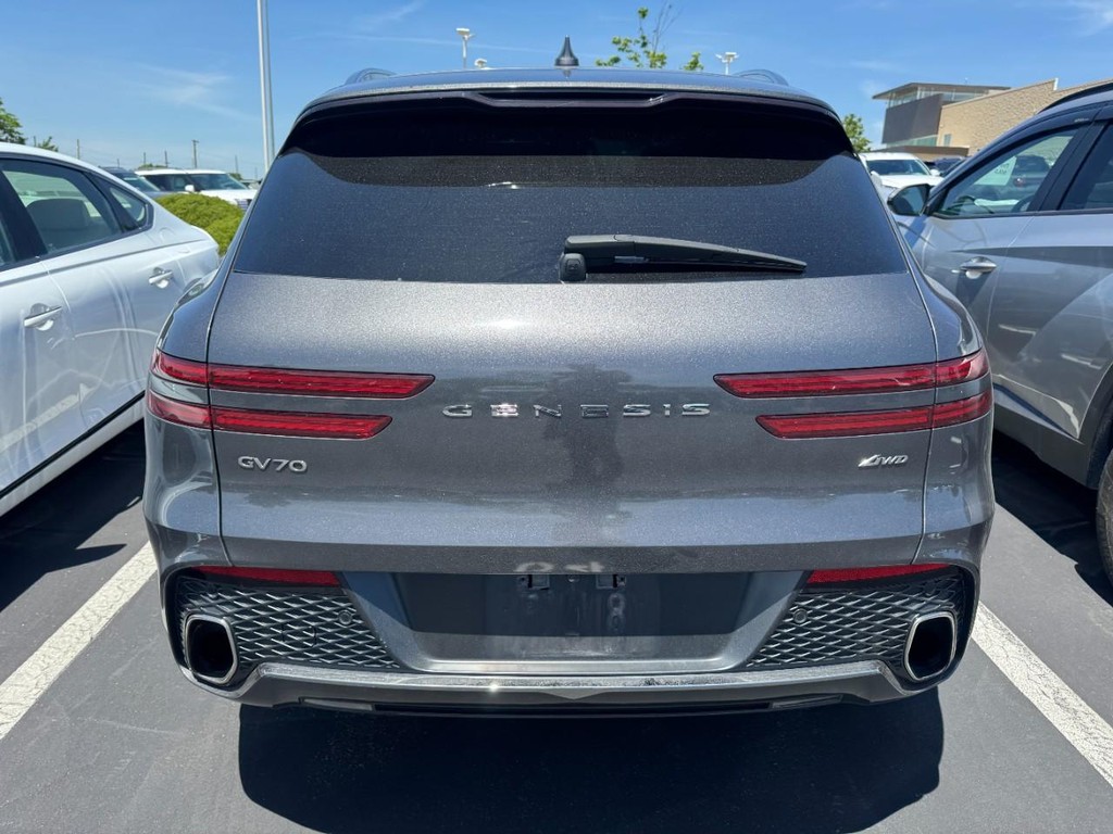 Genesis GV70 Vehicle Full-screen Gallery Image 03
