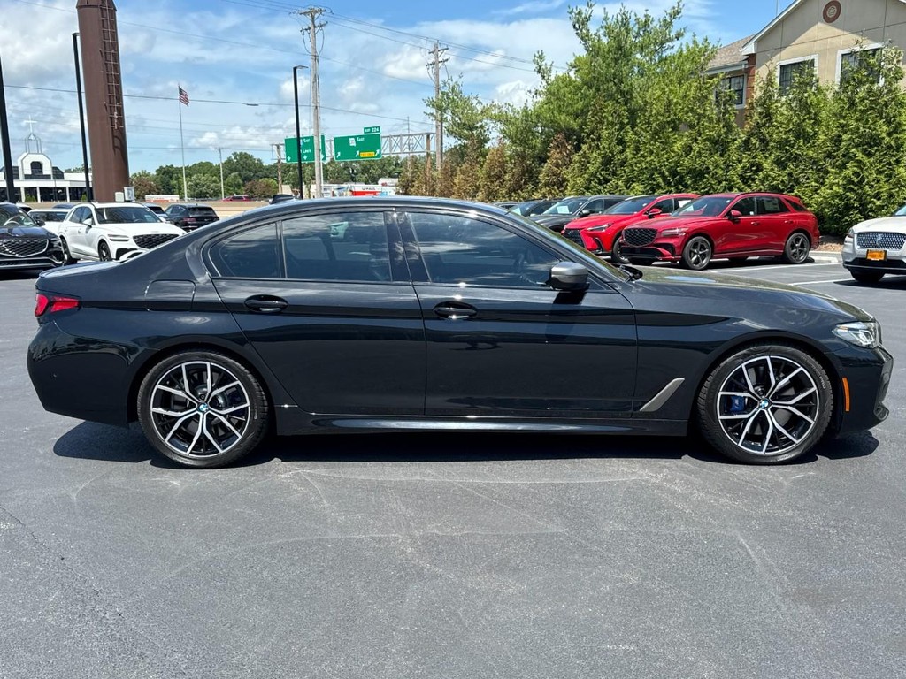 BMW 5 Series Vehicle Full-screen Gallery Image 02